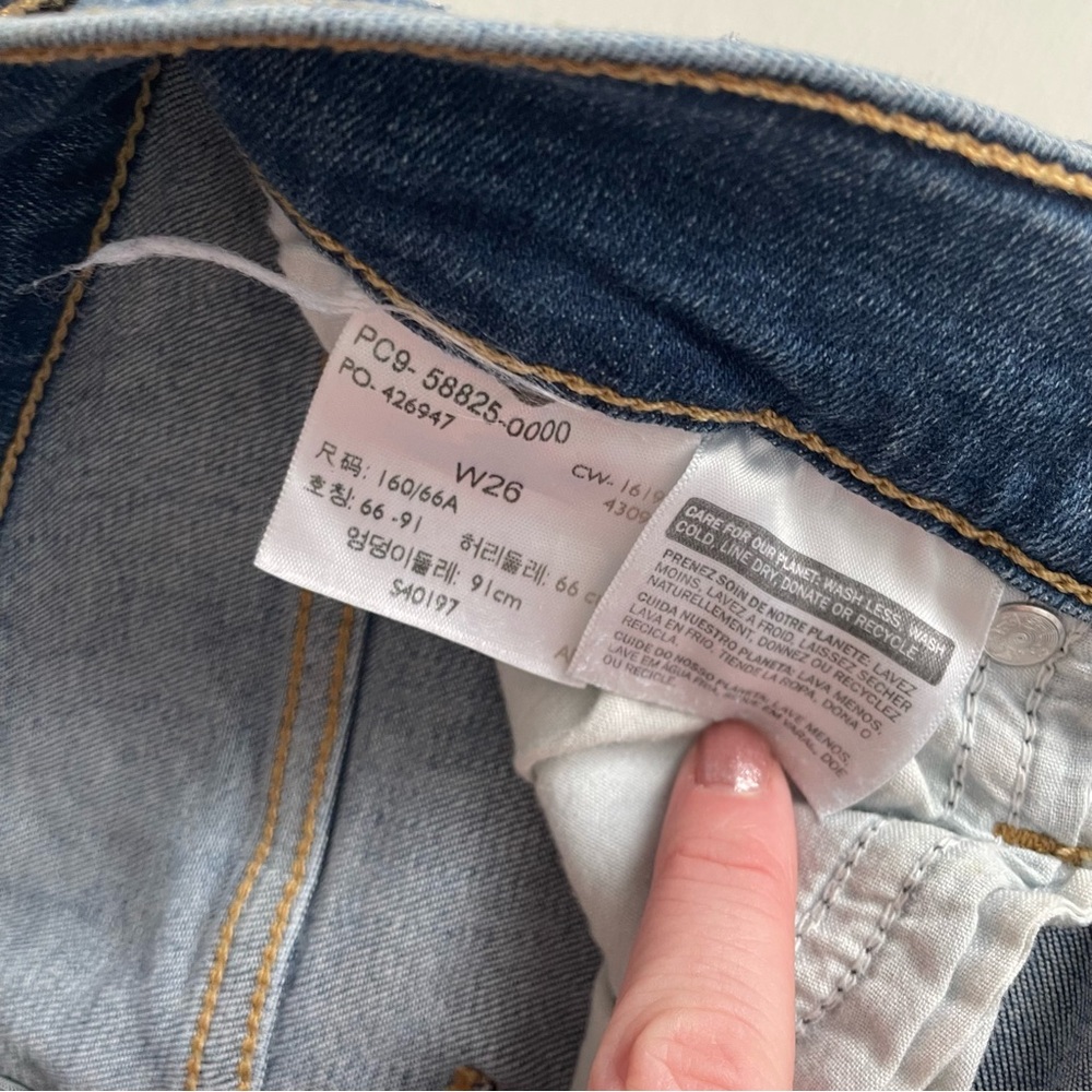 Aritzia LEVIS 726 High Rise Straight Jeans Size 26 light wash distressed Demin - Picture 11 of 13